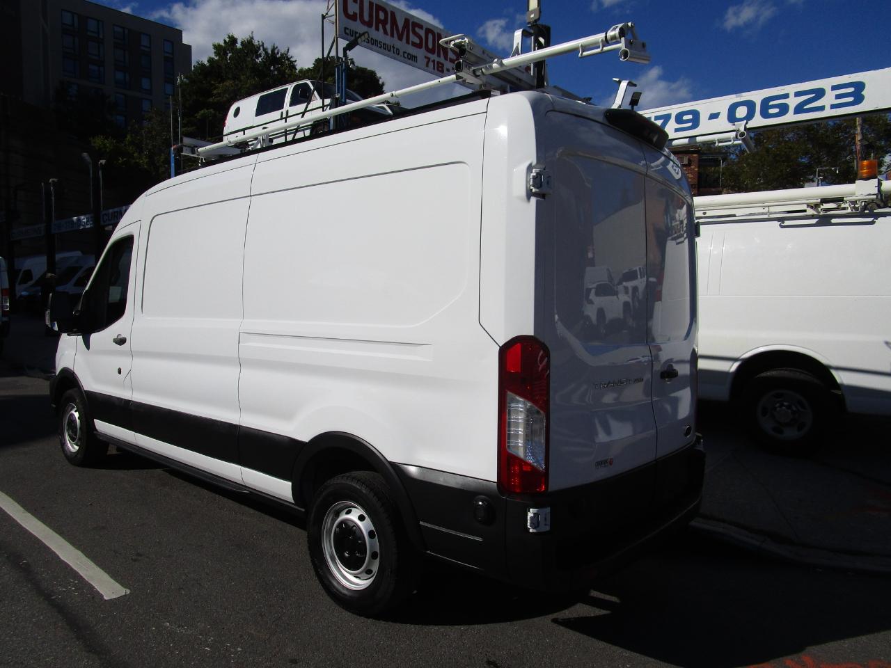 Ford Transit Cargo Van T-250 148" Med Rf 9070 GVWR RWD 2024