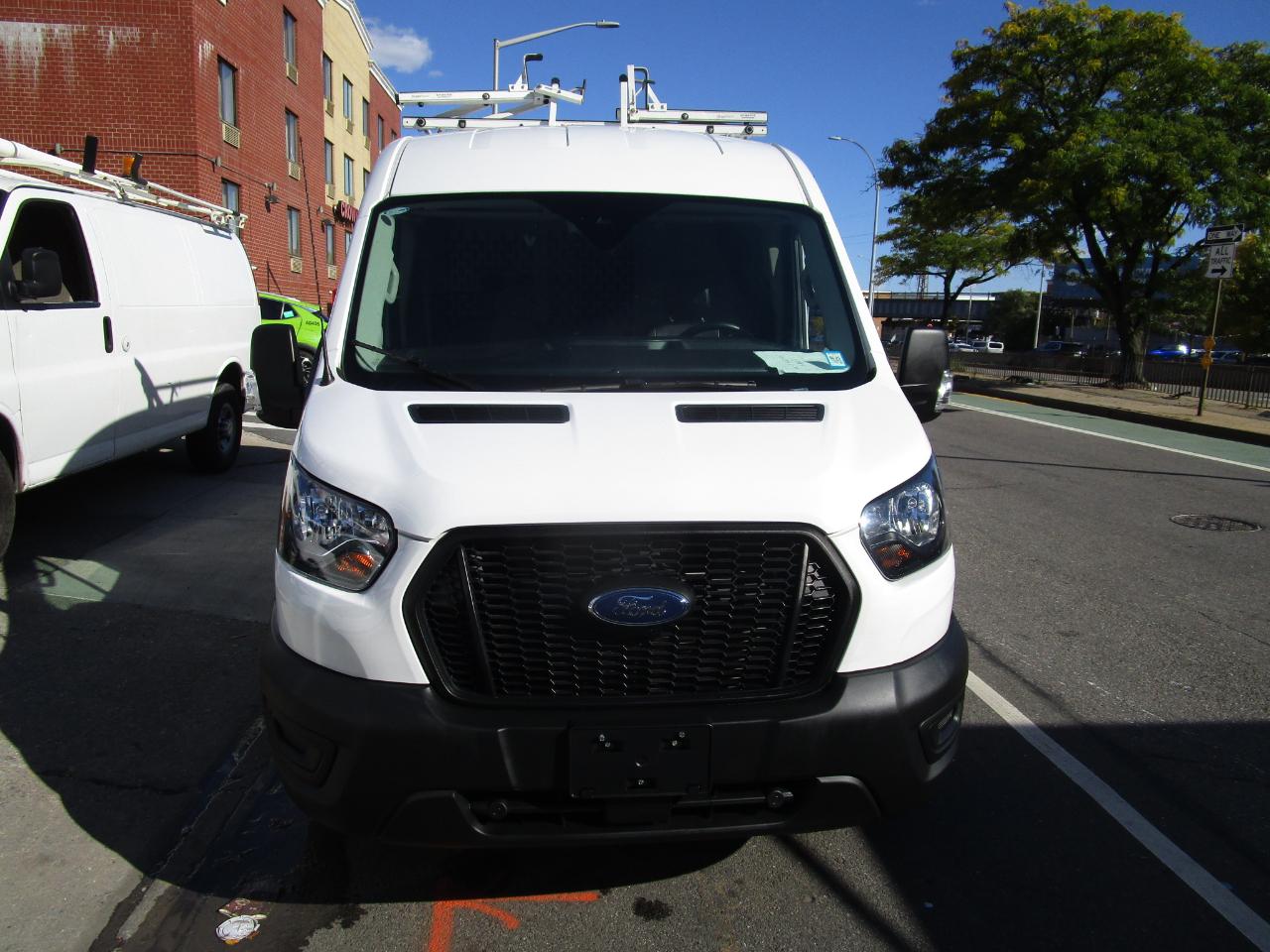 Ford Transit Cargo Van T-250 148" Med Rf 9070 GVWR RWD 2024