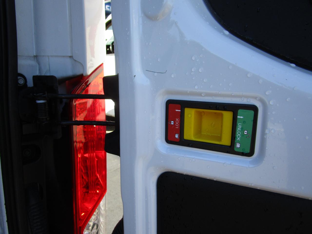 Ford Transit Cargo Van T-250 148" Med Rf 9070 GVWR RWD 2024