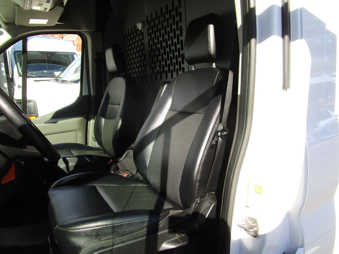Ford Transit Cargo Van T-250 148" Med Rf 9070 GVWR RWD 2024