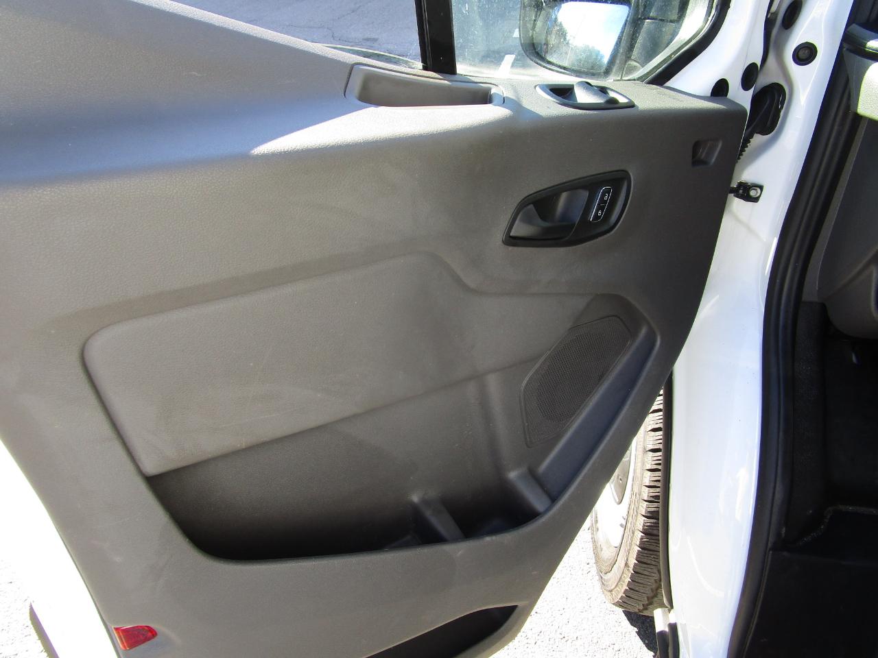 Ford Transit Cargo Van T-250 148" Med Rf 9070 GVWR RWD 2024