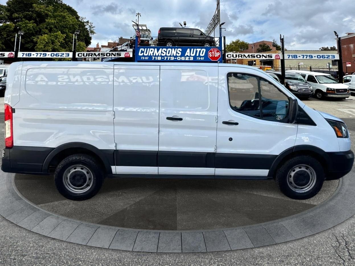 Ford Transit Van T-150 130" Low Rf 8600 GVWR Swing-Out RH Dr 2018