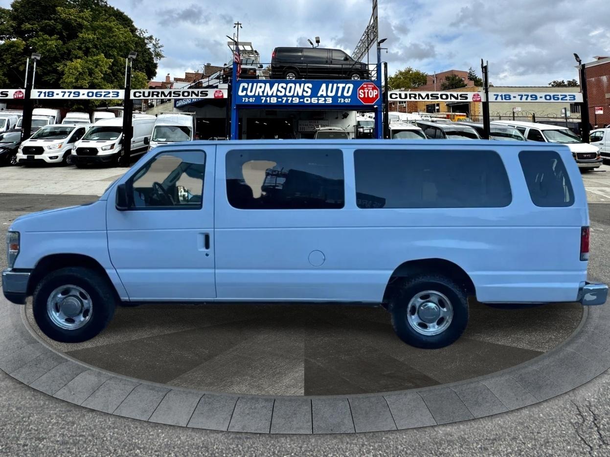 Ford Econoline Wagon E-350 Super Duty Ext XLT 2012
