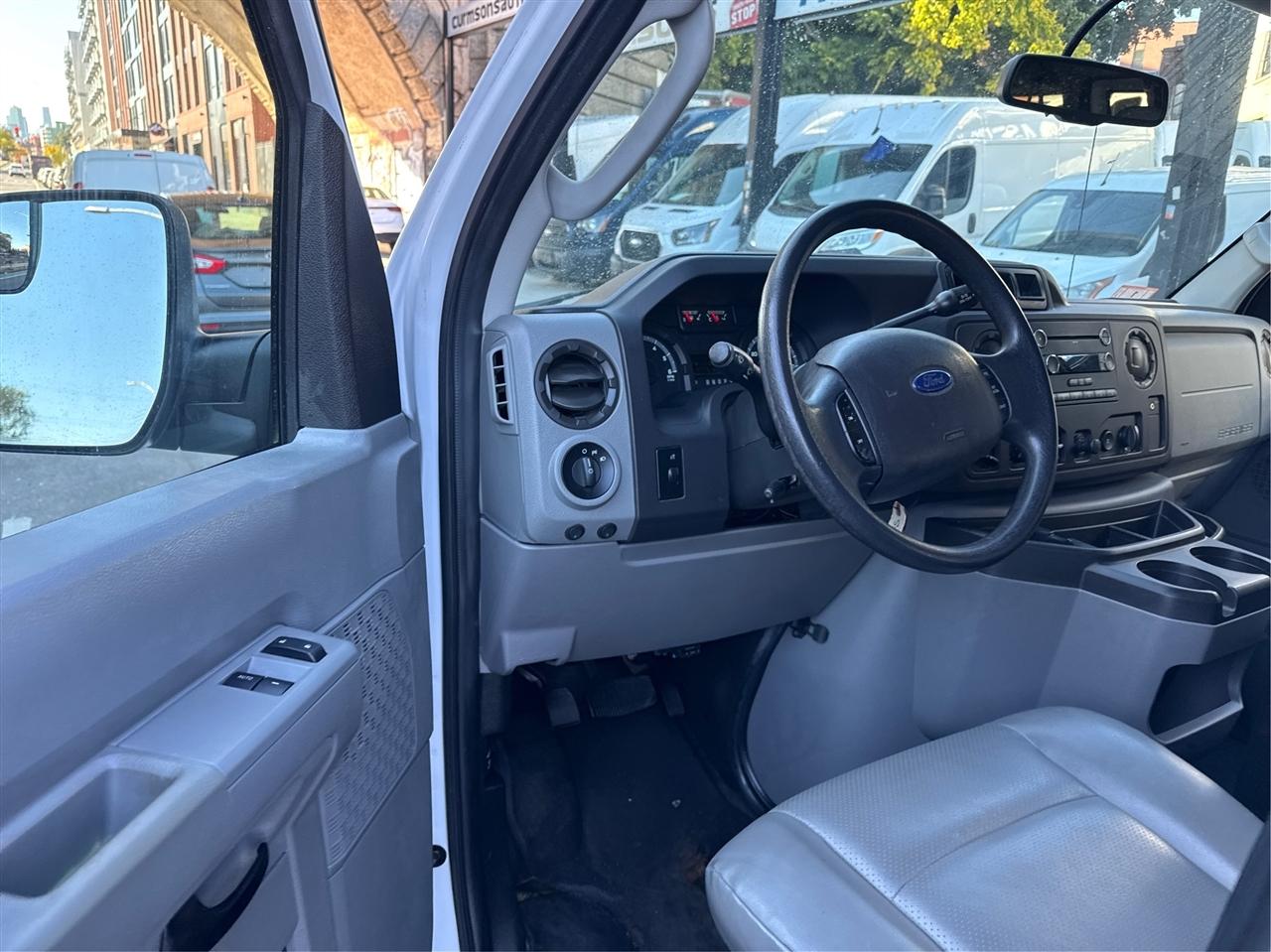 Ford Econoline Wagon E-350 Super Duty Ext XLT 2012