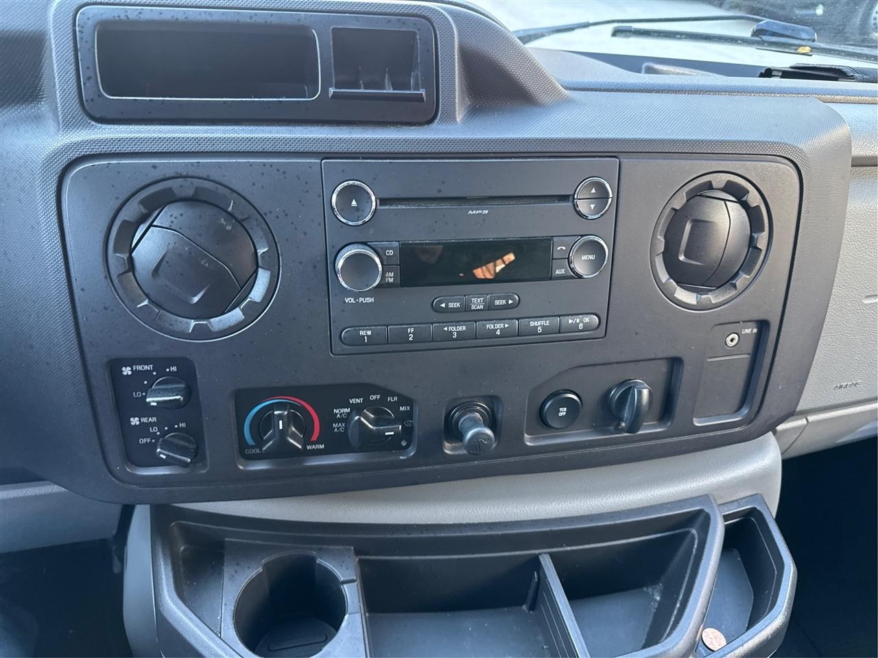 Ford Econoline Wagon E-350 Super Duty Ext XLT 2012