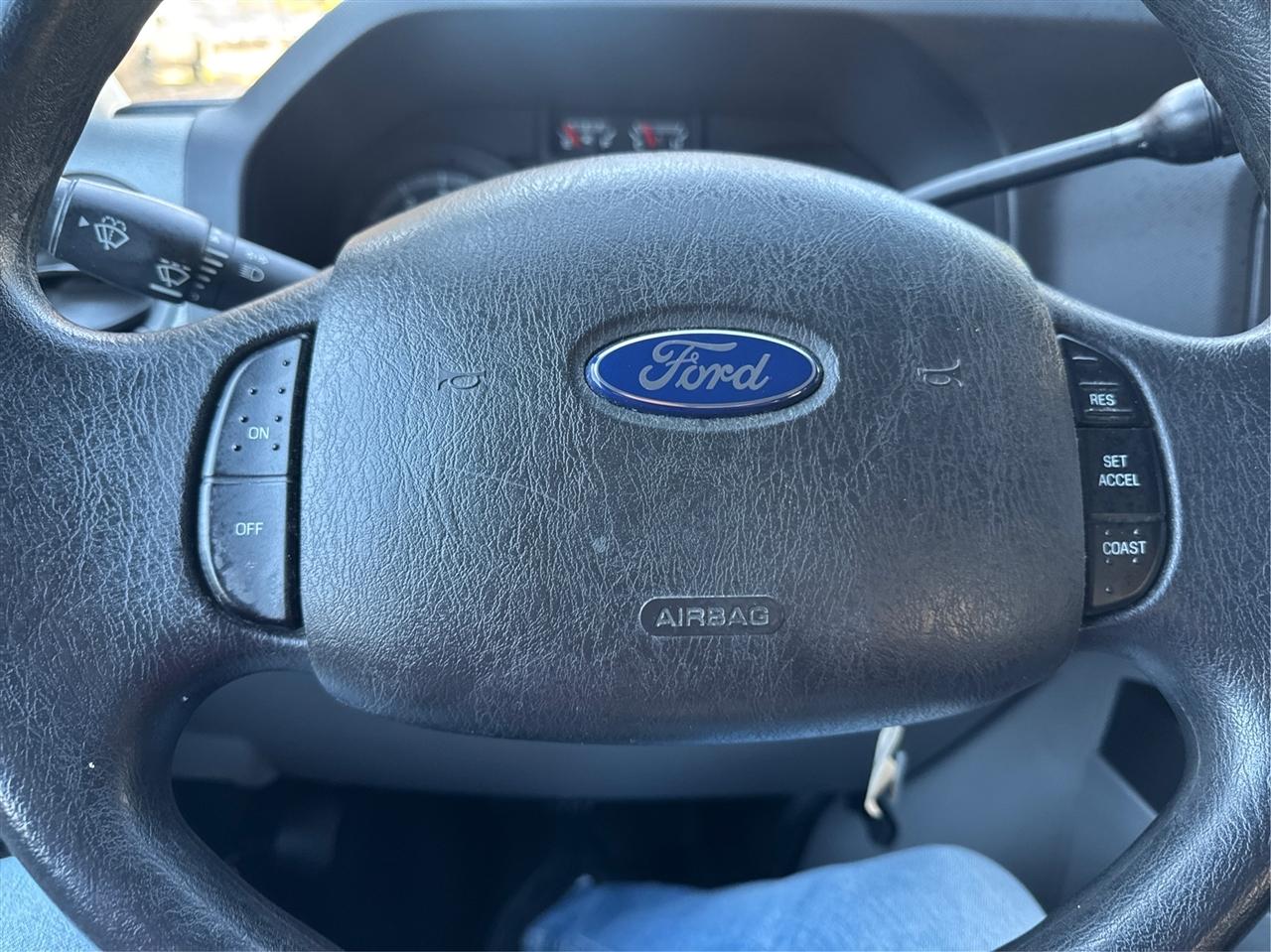 Ford Econoline Wagon E-350 Super Duty Ext XLT 2012