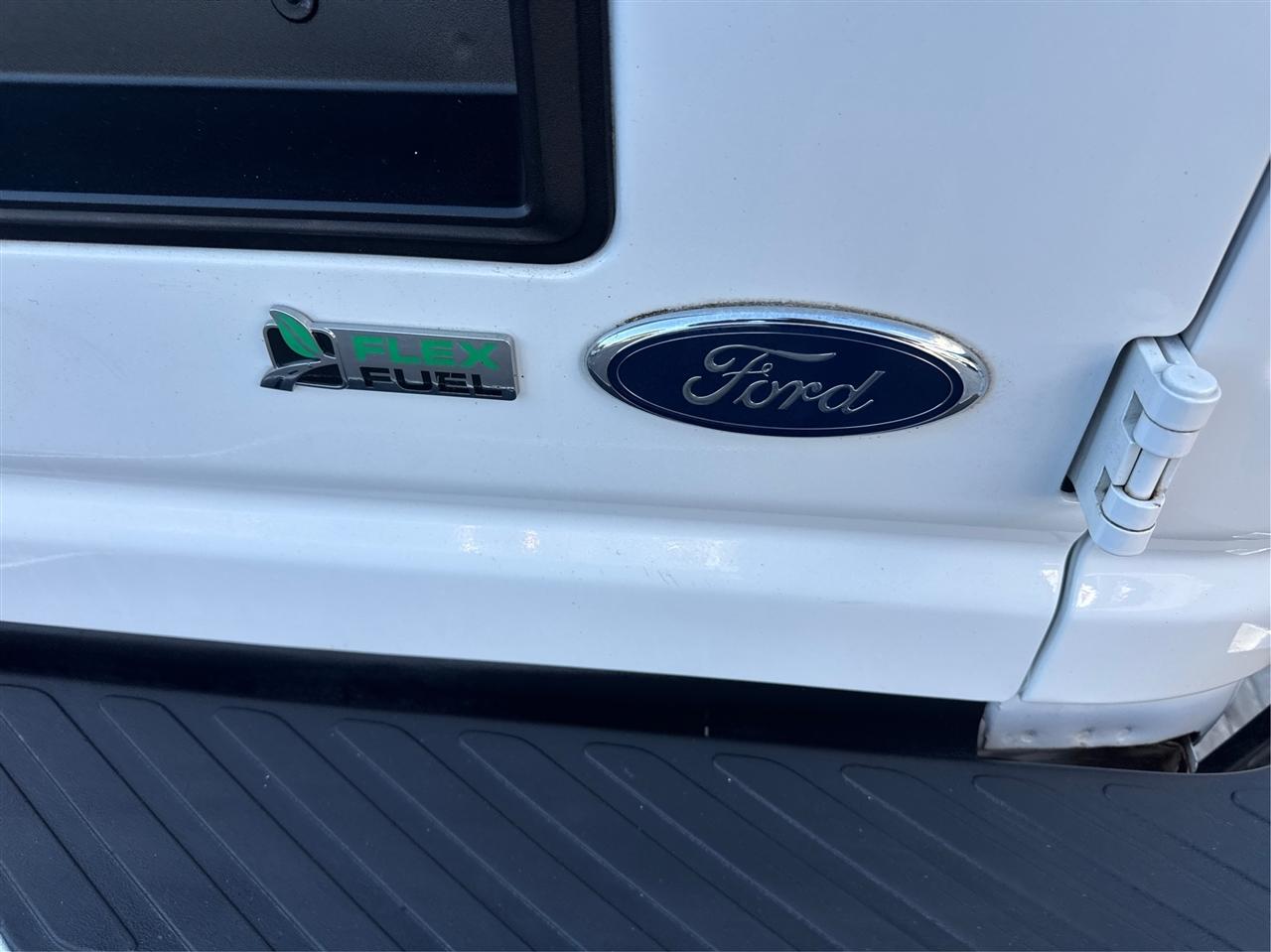 Ford Econoline Wagon E-350 Super Duty Ext XLT 2012