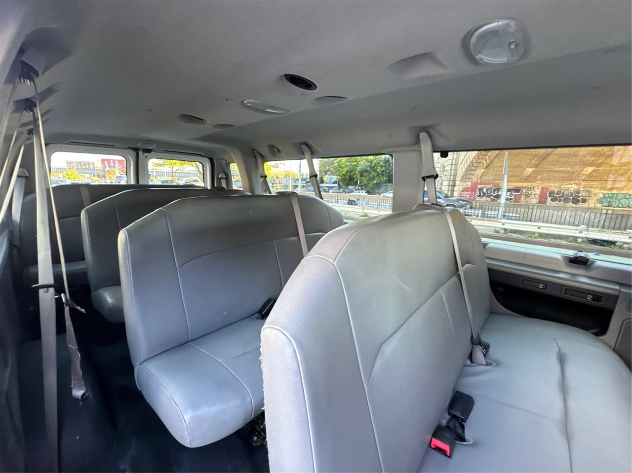 Ford Econoline Wagon E-350 Super Duty Ext XLT 2012