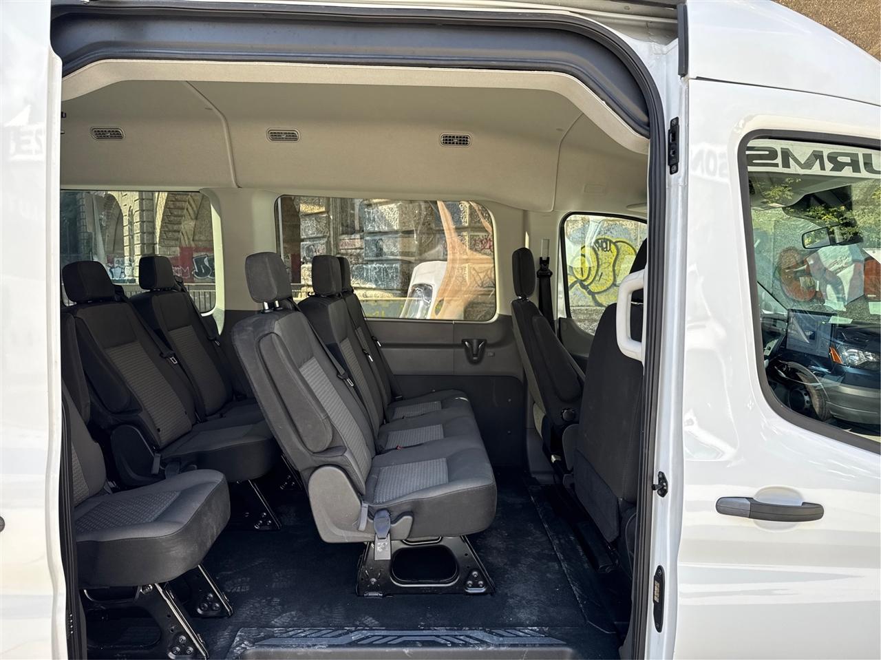 Ford Transit Passenger Wagon T-350 148" Med Roof XLT RWD 2025