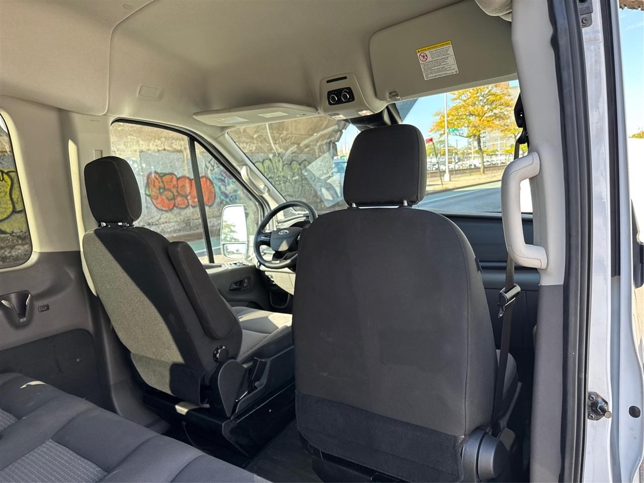 Ford Transit Passenger Wagon T-350 148" Med Roof XLT RWD 2025