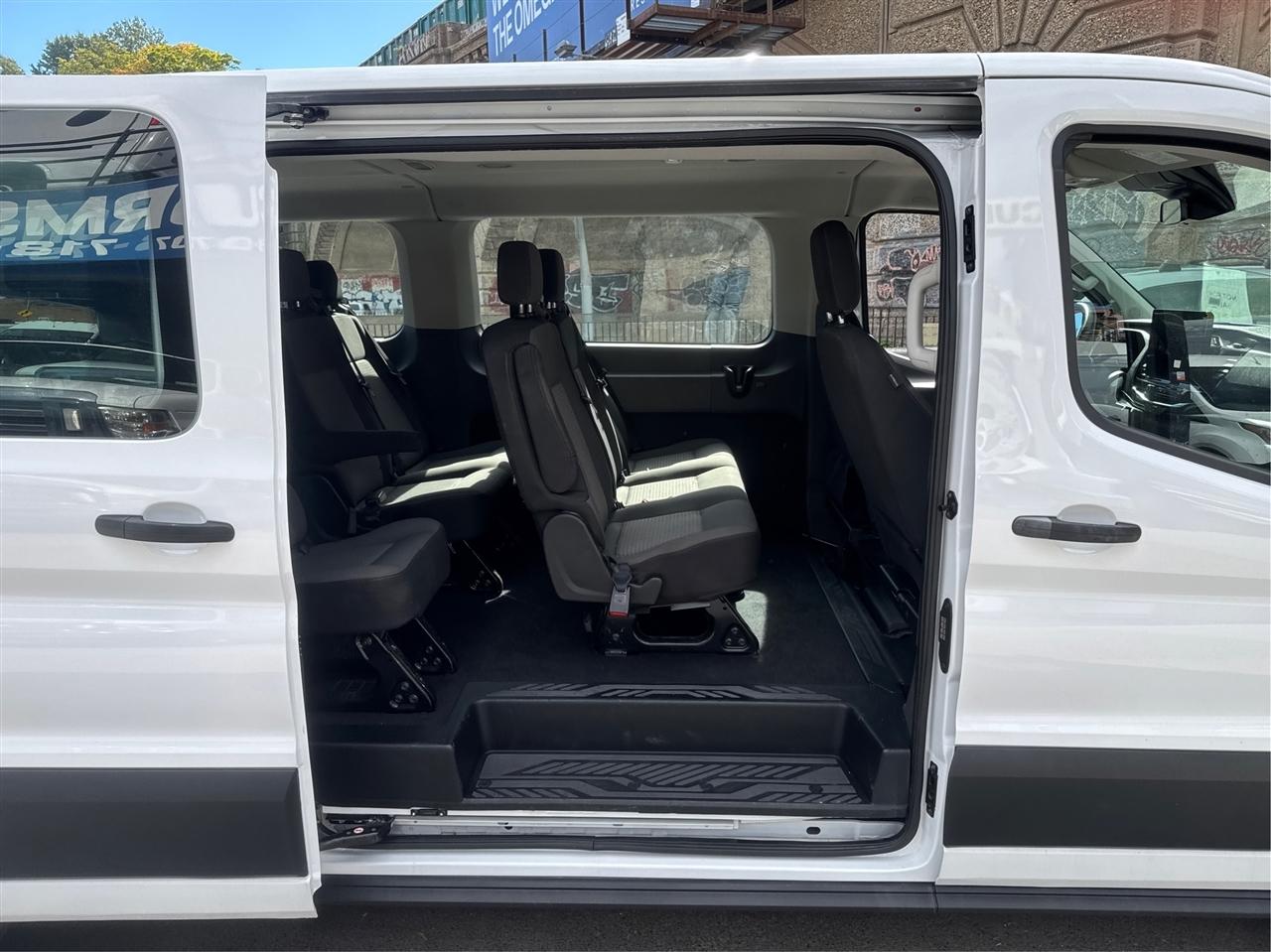 Ford Transit Passenger Wagon T-350 148" Low Roof XLT RWD 2025
