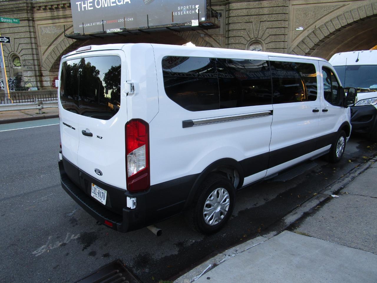 Ford Transit Passenger Wagon T-350 148" Low Roof XLT RWD 2026