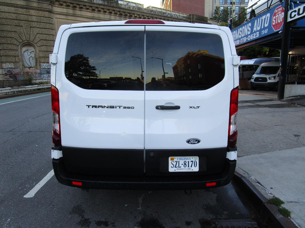 Ford Transit Passenger Wagon T-350 148" Low Roof XLT RWD 2026