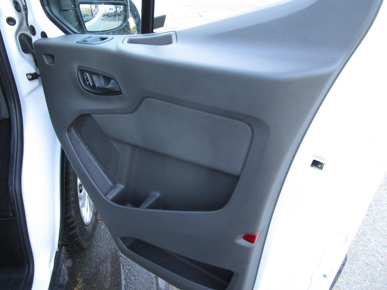 Ford Transit Passenger Wagon T-350 148" Low Roof XLT RWD 2026