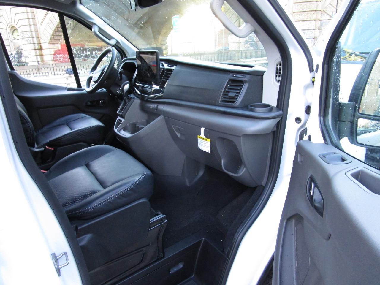 Ford Transit Passenger Wagon T-350 148" Low Roof XLT RWD 2026