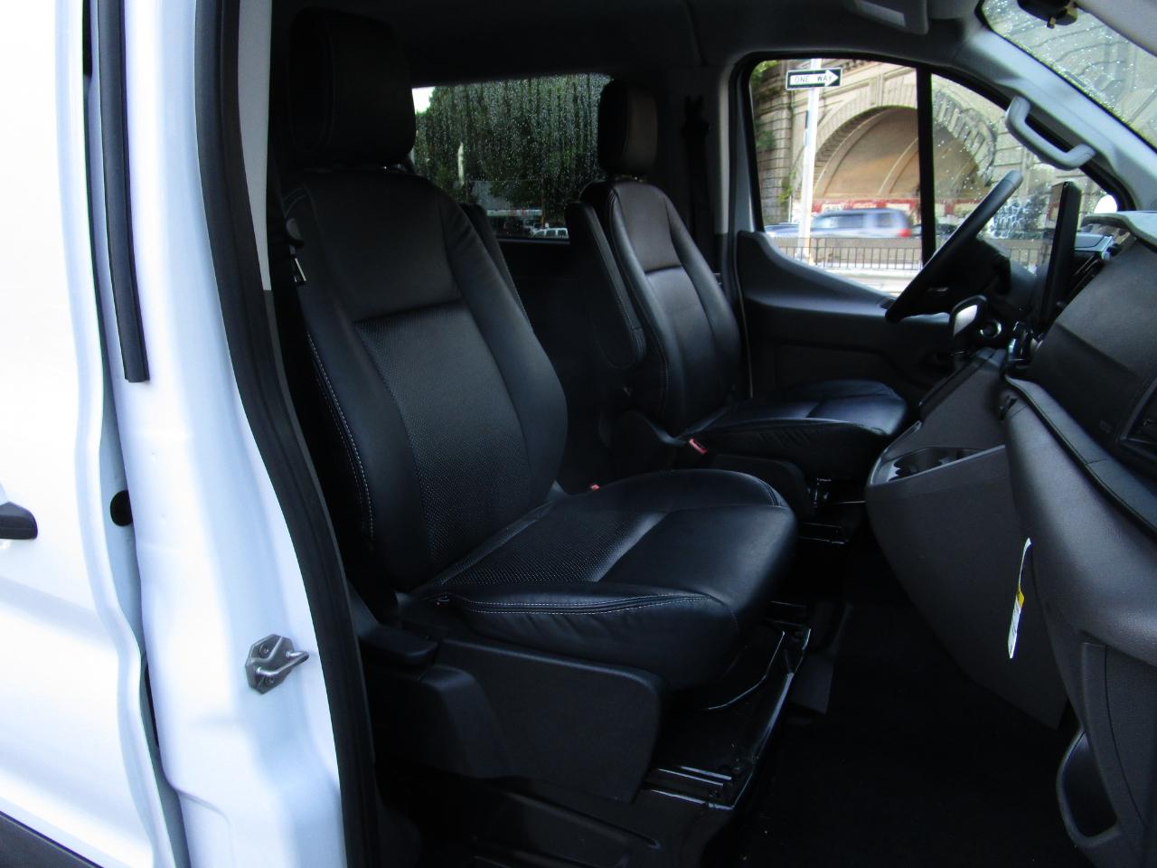 Ford Transit Passenger Wagon T-350 148" Low Roof XLT RWD 2026