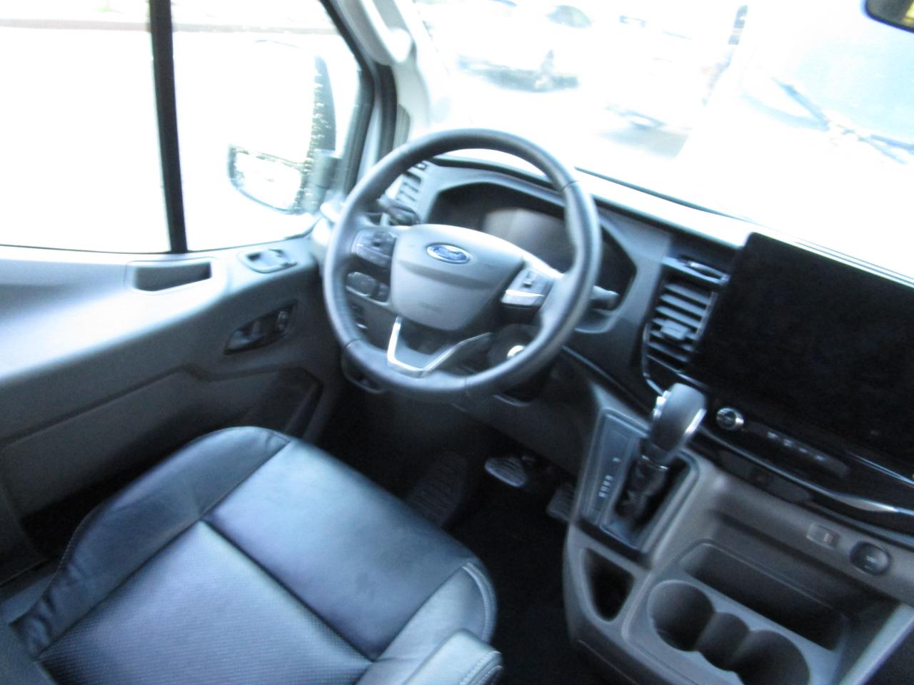 Ford Transit Passenger Wagon T-350 148" Low Roof XLT RWD 2026