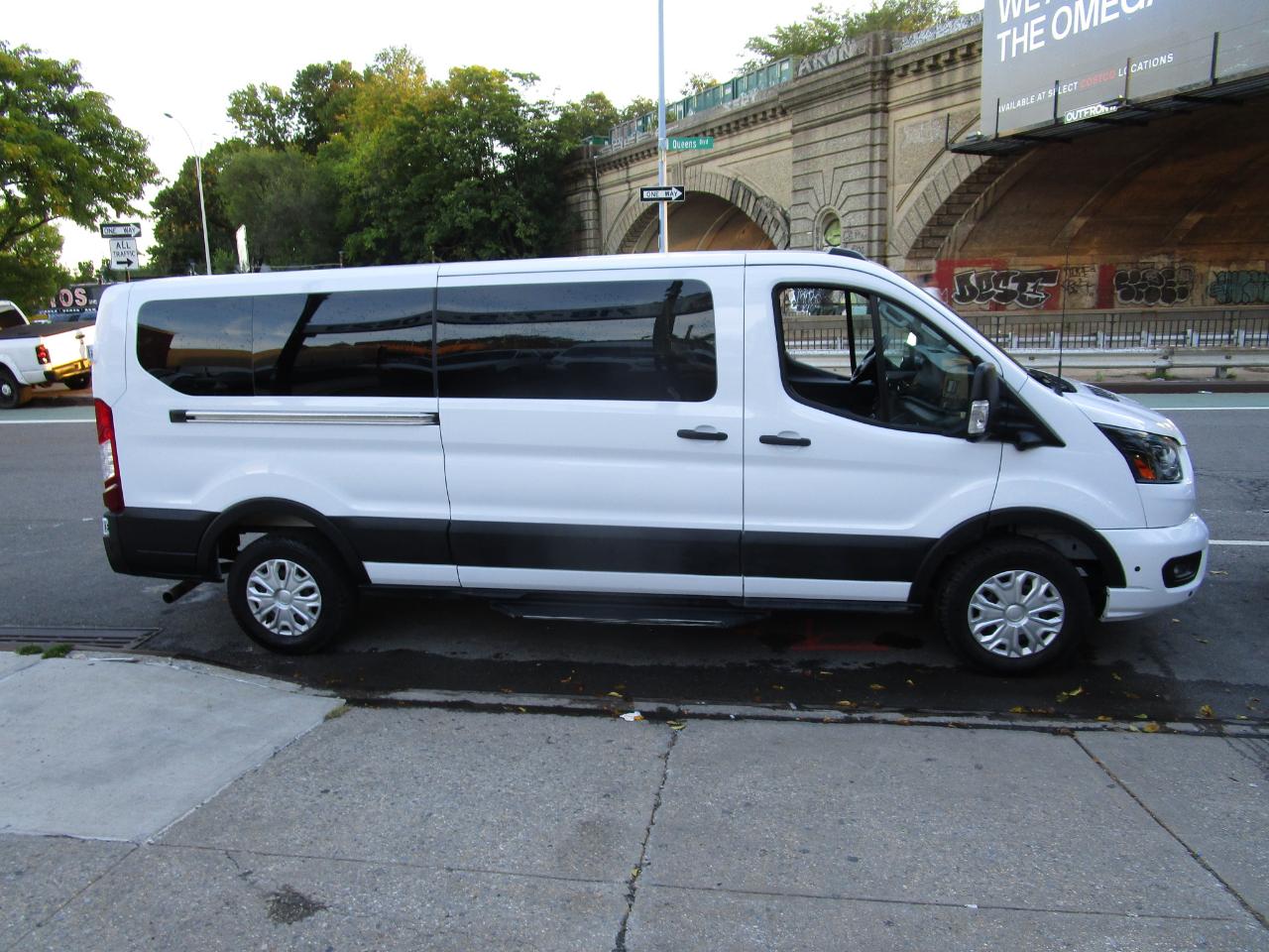 Ford Transit Passenger Wagon T-350 148" Low Roof XLT RWD 2026