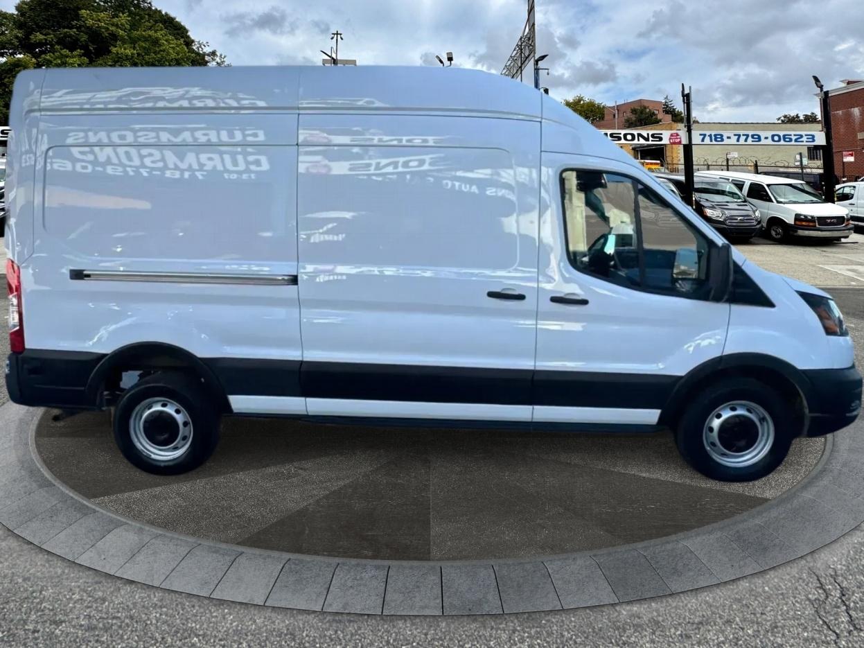 Ford Transit Cargo Van T-250 148" Hi Rf 9070 GVWR RWD 2025