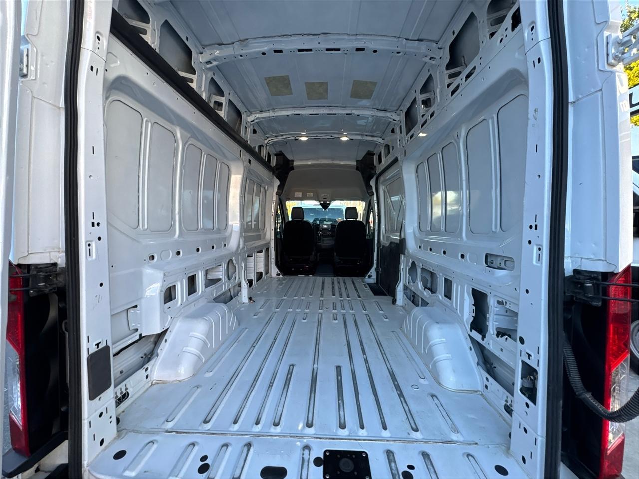 Ford Transit Cargo Van T-250 148" Hi Rf 9070 GVWR RWD 2025