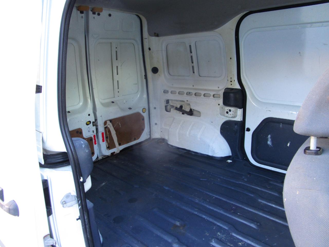 Ford Transit Connect 114.6" XL w/o side or rear door glass 2013