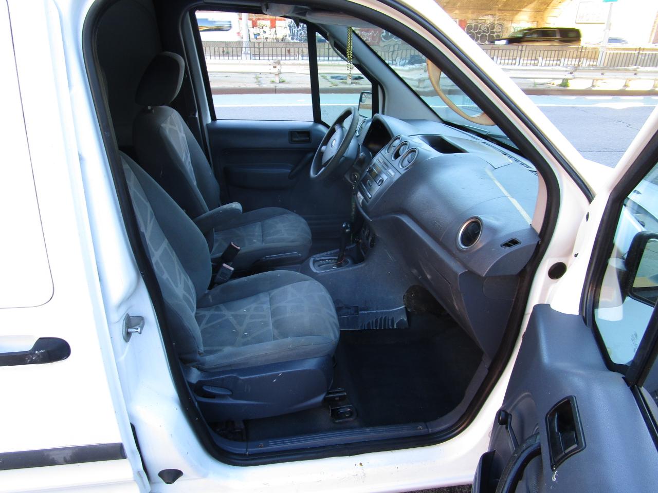 Ford Transit Connect 114.6" XL w/o side or rear door glass 2013