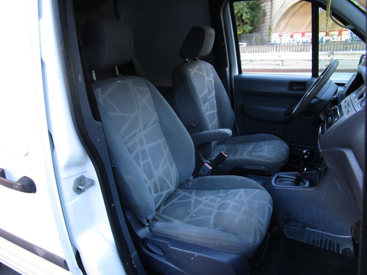 Ford Transit Connect 114.6" XL w/o side or rear door glass 2013