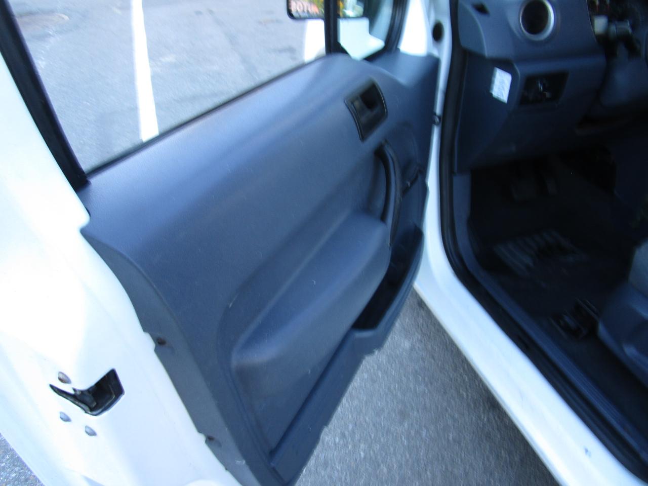 Ford Transit Connect 114.6" XL w/o side or rear door glass 2013