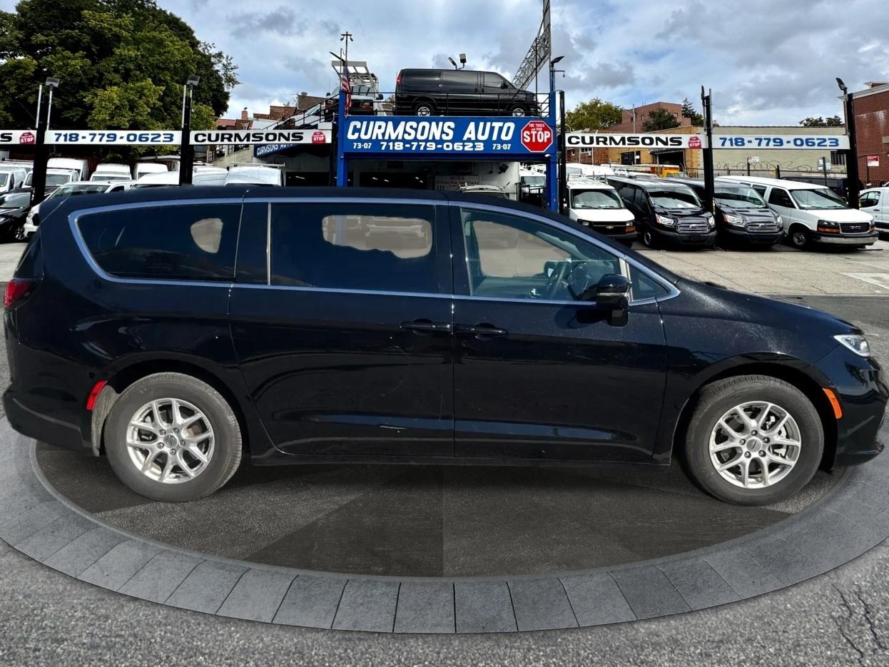 Chrysler Pacifica Select FWD 2025