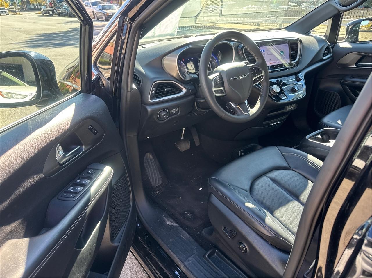 Chrysler Pacifica Select FWD 2025