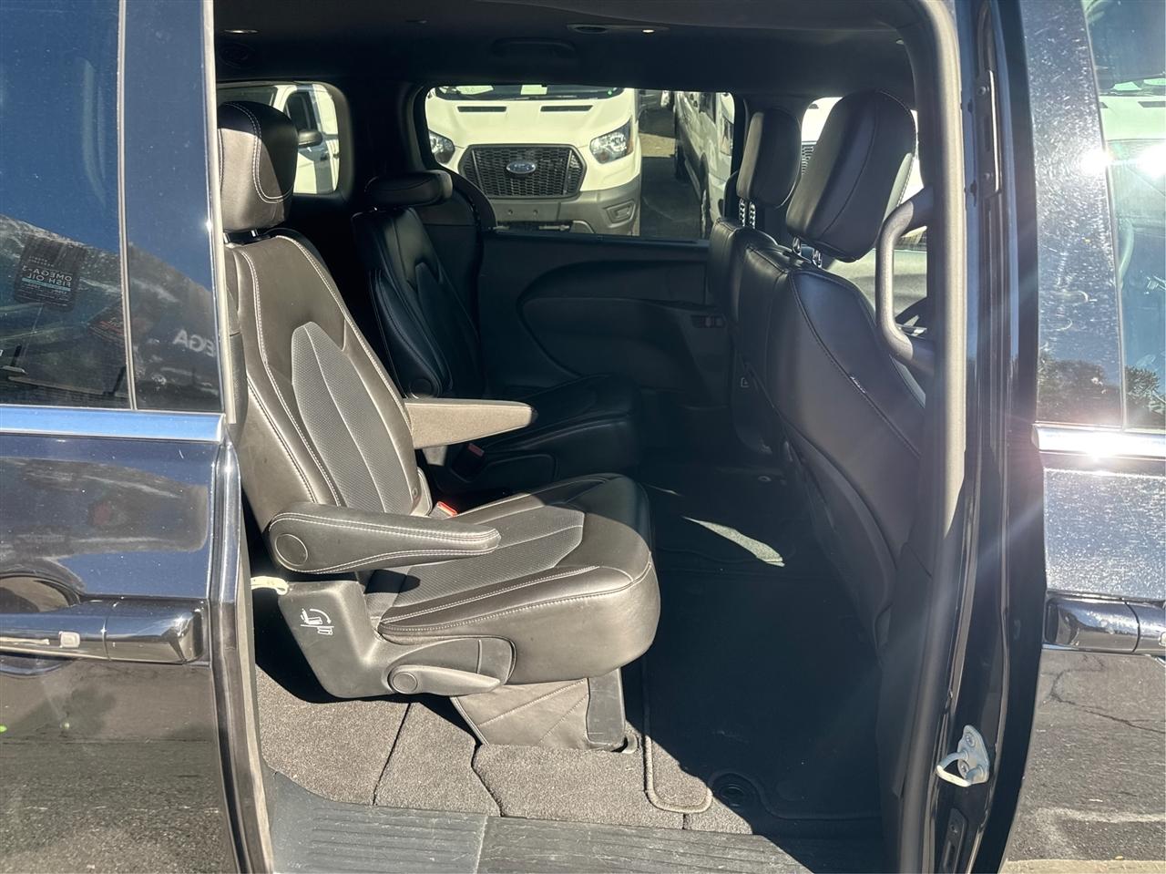 Chrysler Pacifica Select FWD 2025