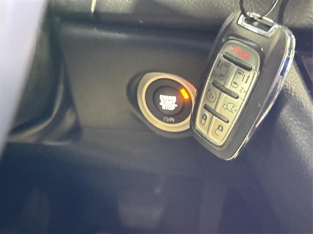 Chrysler Pacifica Select FWD 2025
