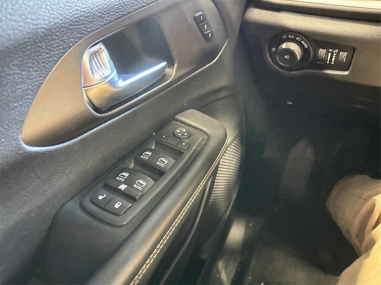 Chrysler Pacifica Select FWD 2025