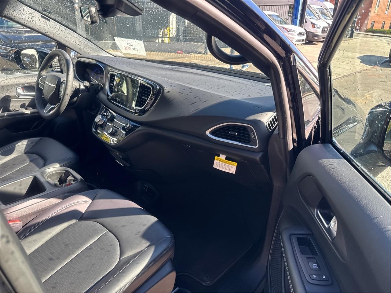 Chrysler Pacifica Select FWD 2026