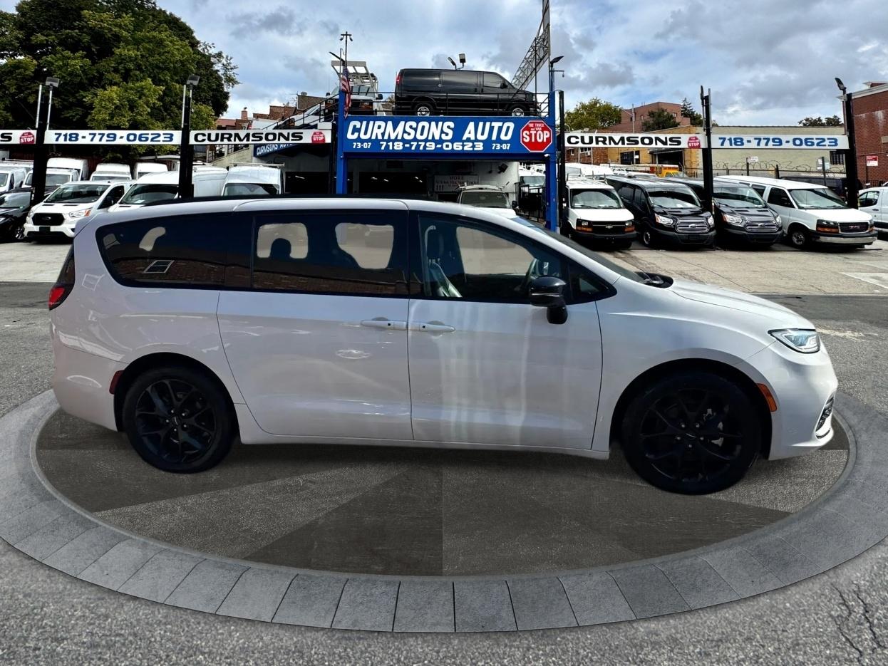 Chrysler Pacifica Limited FWD 2025
