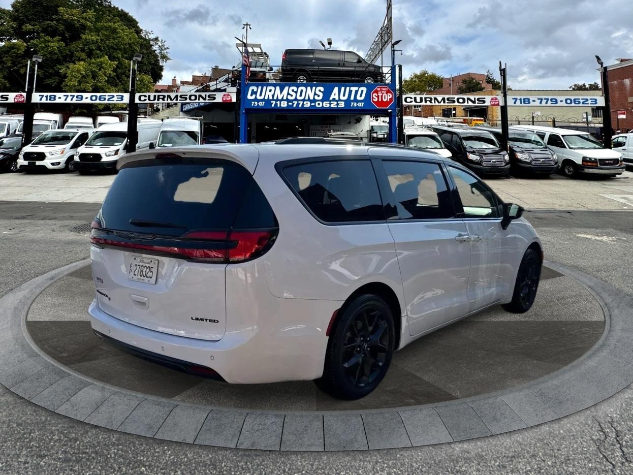 Chrysler Pacifica Limited FWD 2025