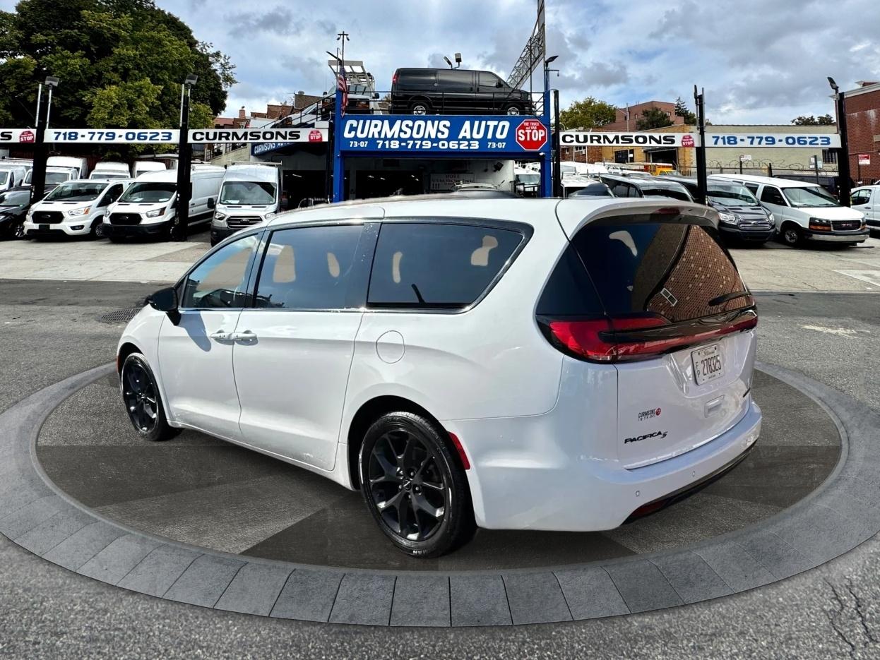 Chrysler Pacifica Limited FWD 2025