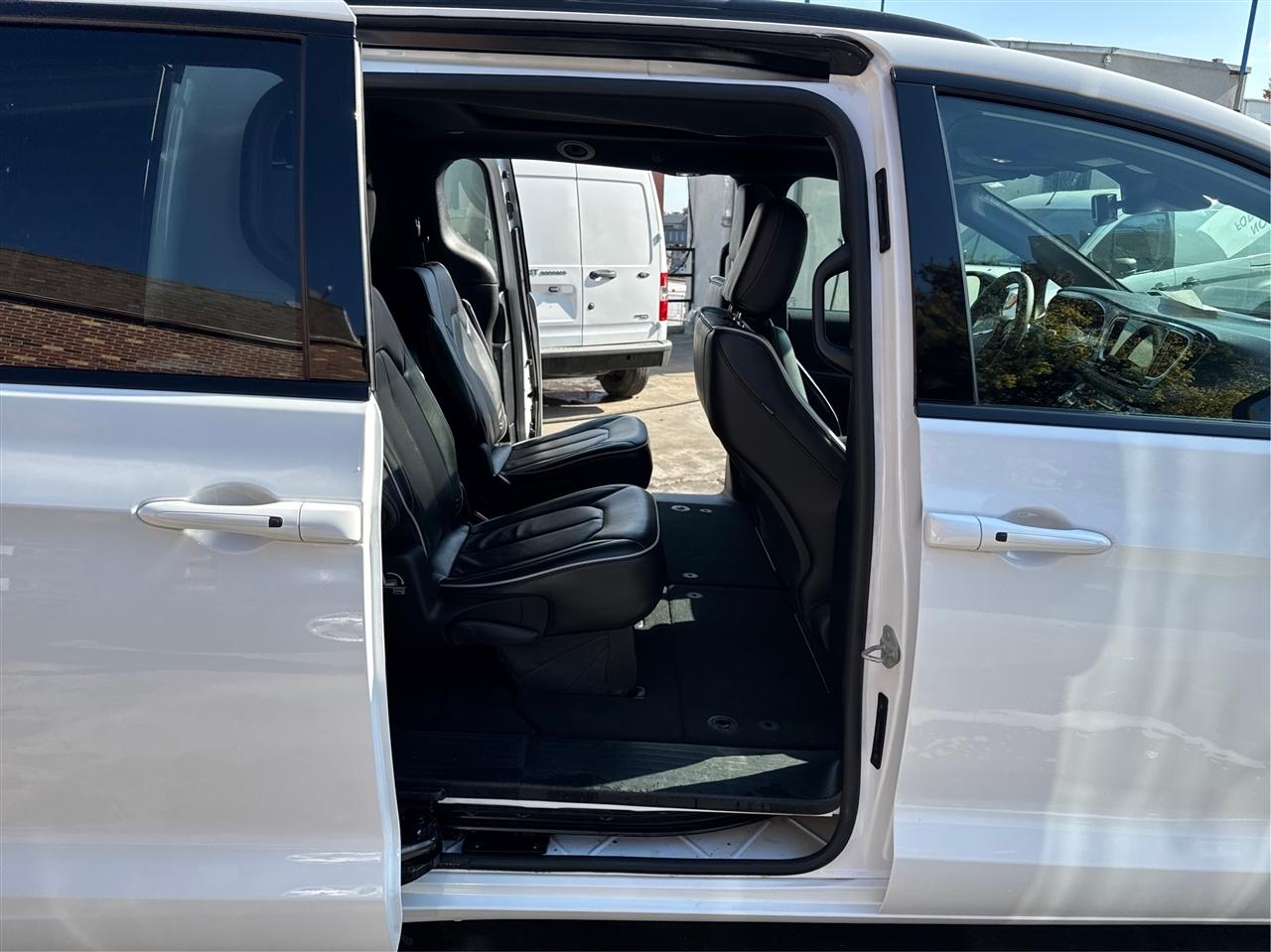 Chrysler Pacifica Limited FWD 2025