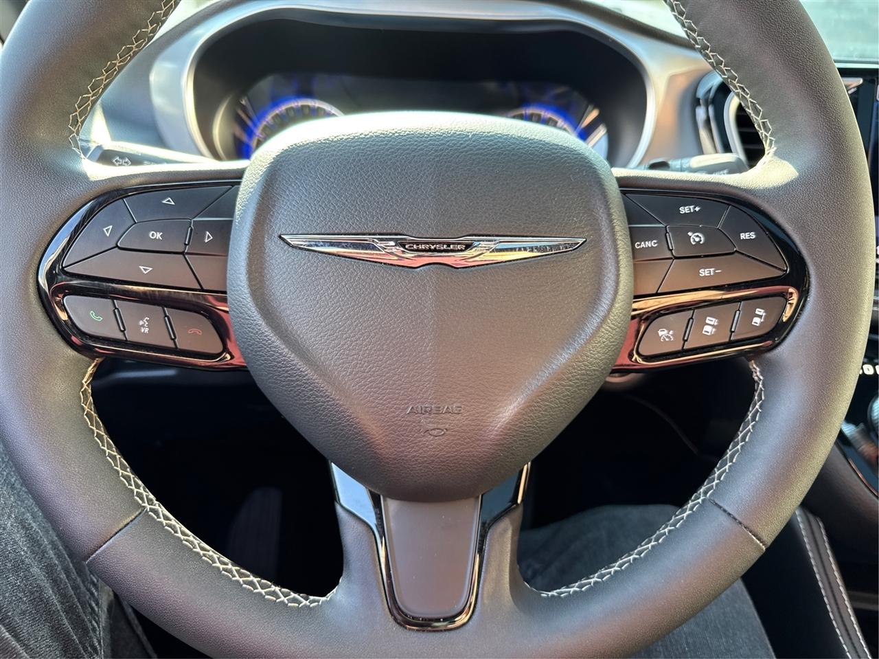 Chrysler Pacifica Limited FWD 2025