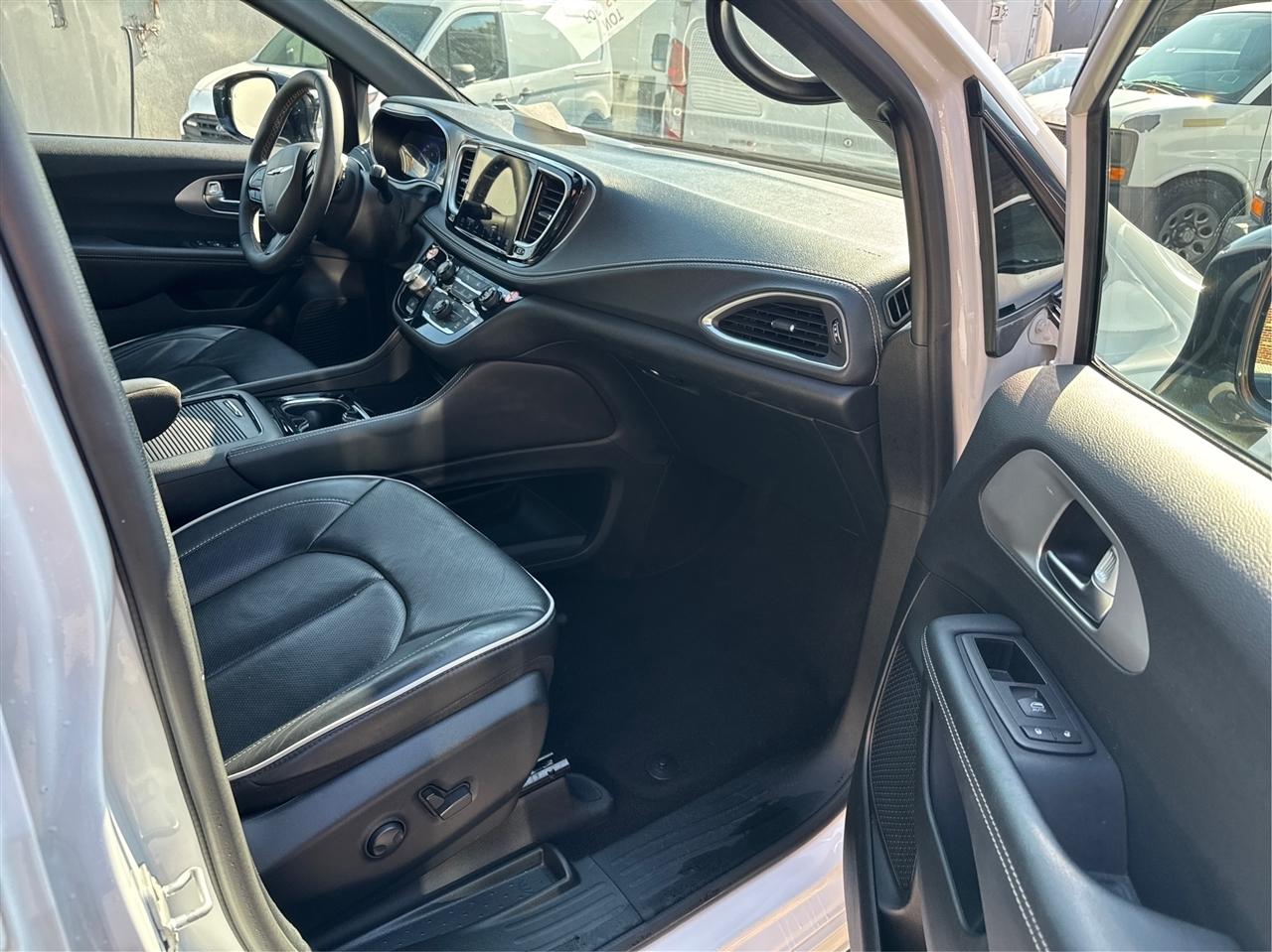 Chrysler Pacifica Limited FWD 2025