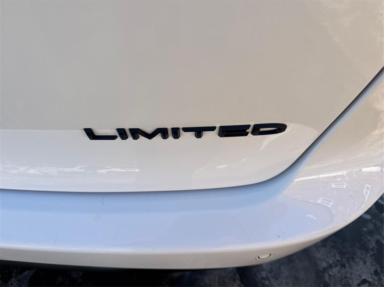 Chrysler Pacifica Limited FWD 2025