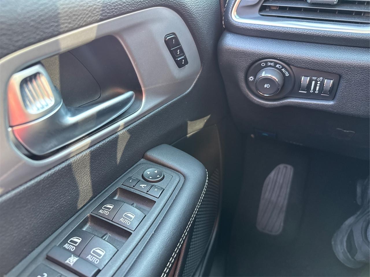 Chrysler Pacifica Limited FWD 2025