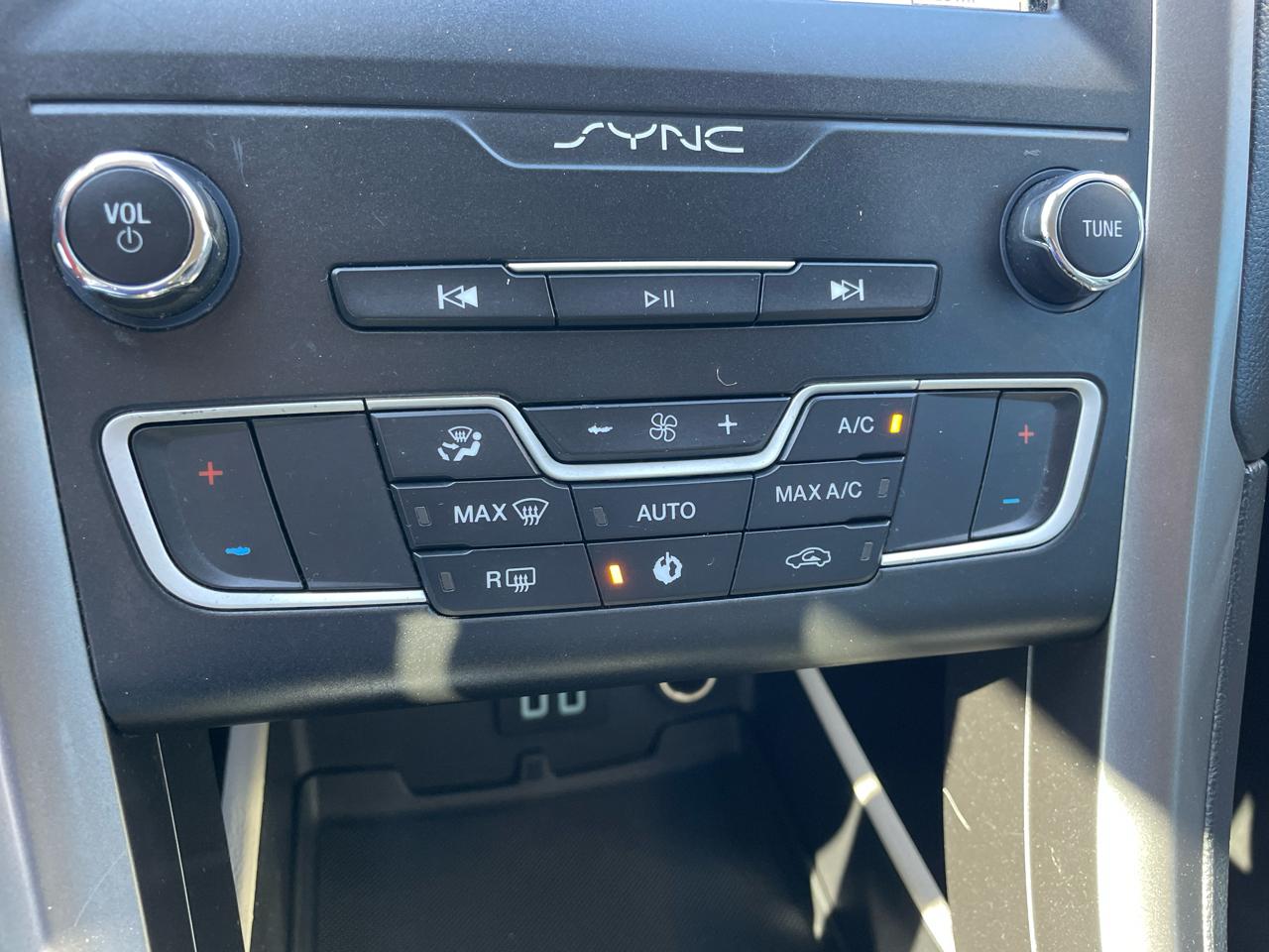 Ford Fusion Hybrid SE 2019