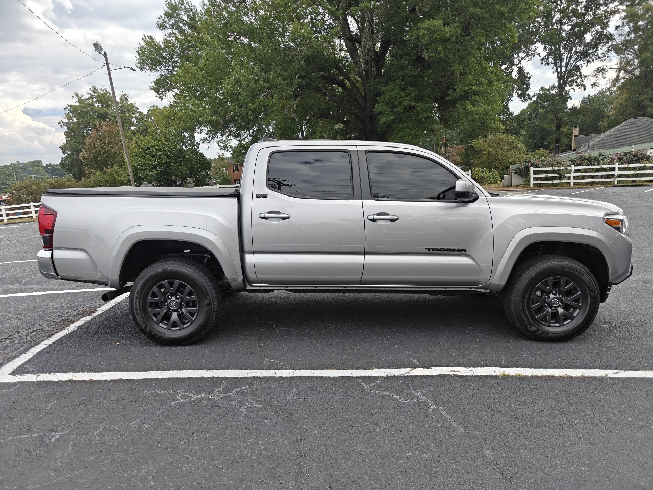 2021 Toyota Tacoma SR5 photo 2