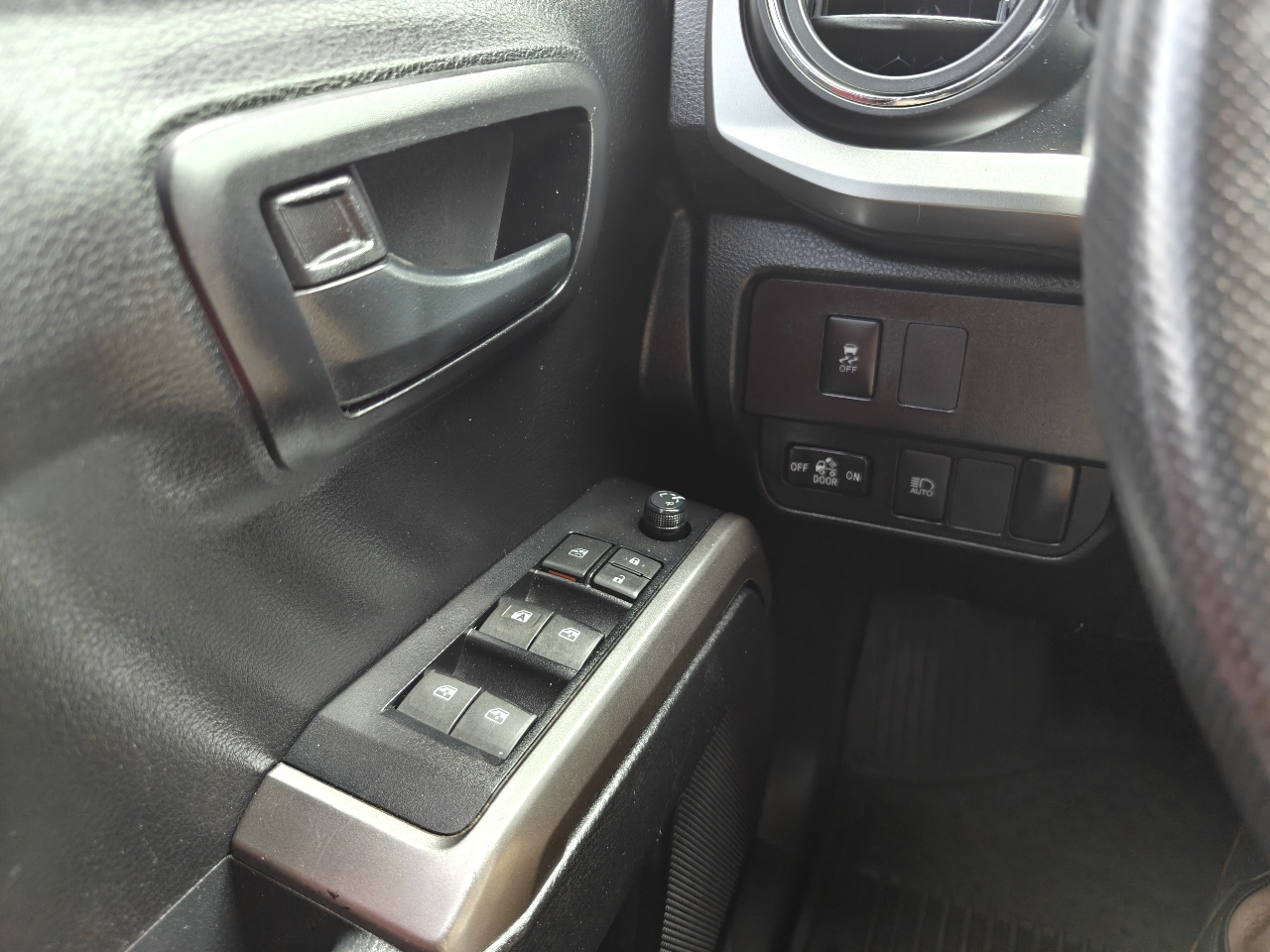 2021 Toyota Tacoma SR5 photo 17