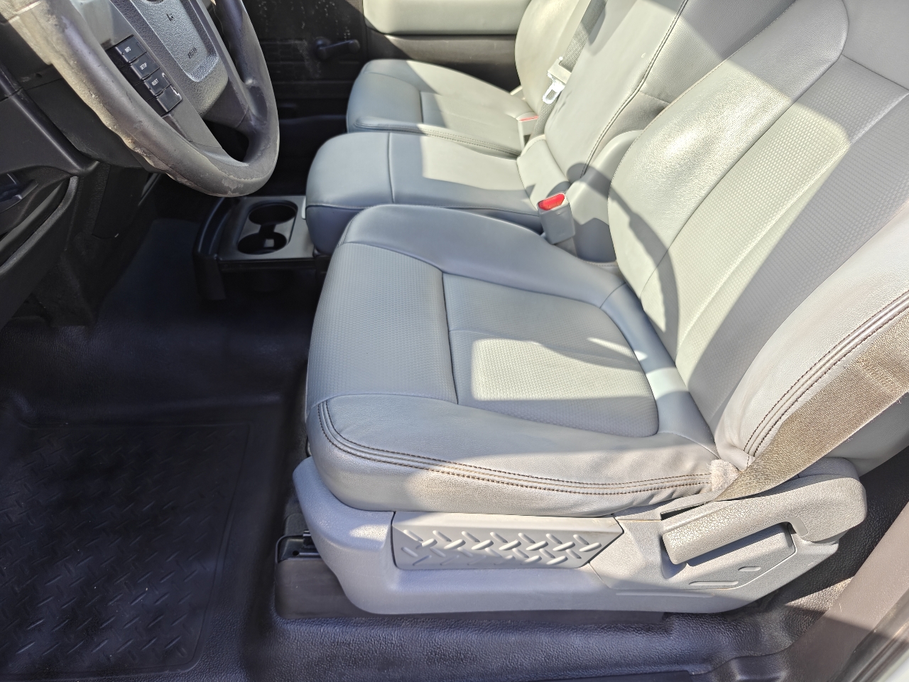 Ford F-150 2WD Reg Cab 122.5" XL 2013 Ford F-150 2WD Reg Cab 122.5" XL 2013