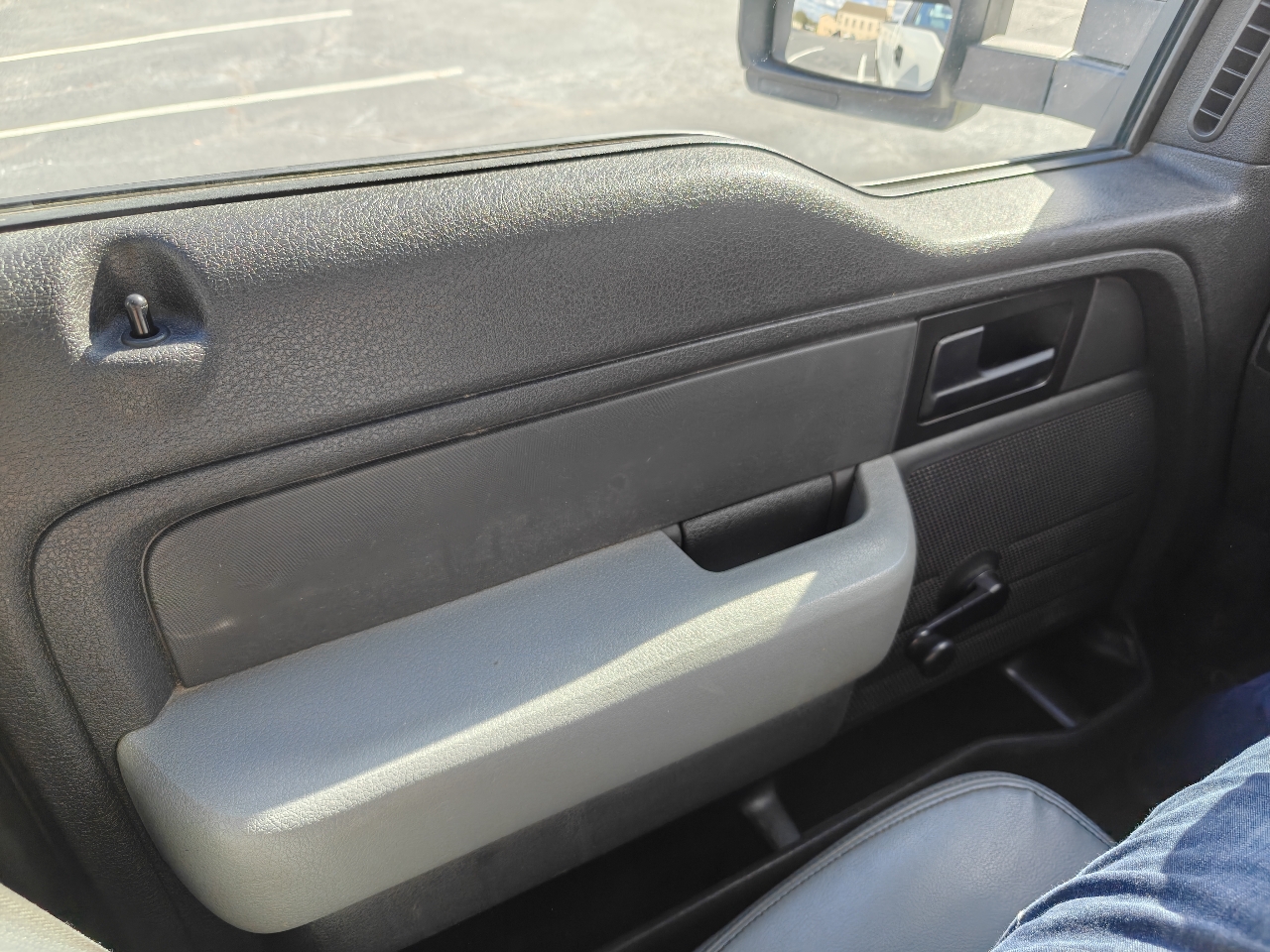 Ford F-150 2WD Reg Cab 122.5" XL 2013 Ford F-150 2WD Reg Cab 122.5" XL 2013