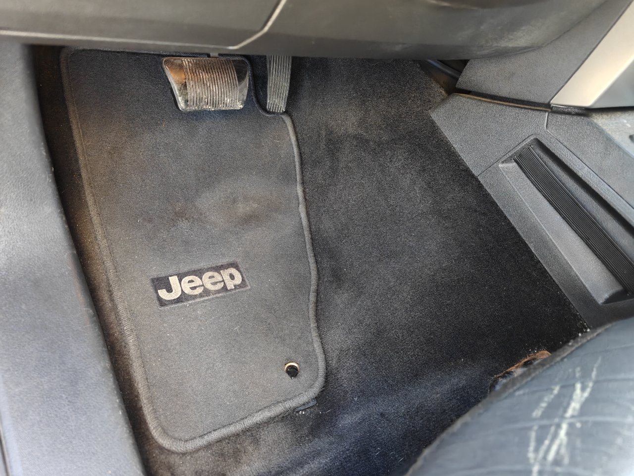 Jeep Liberty Sport 2WD 2012