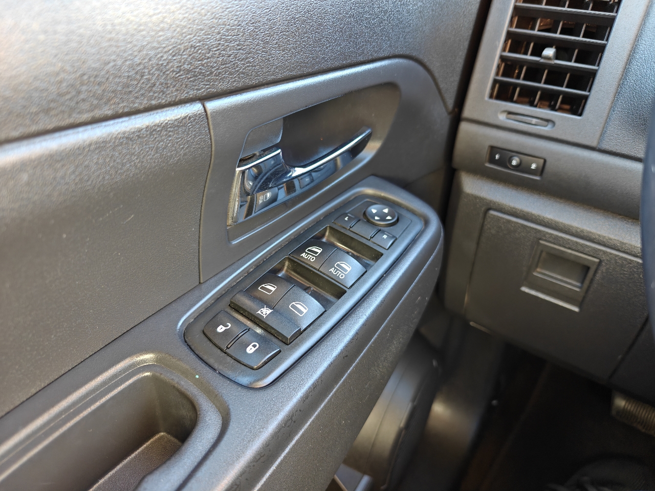 Jeep Liberty Sport 2WD 2012