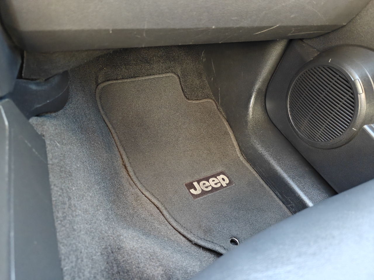 Jeep Liberty Sport 2WD 2012